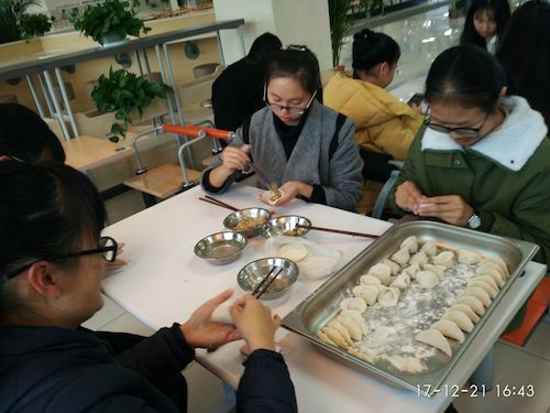 包饺子