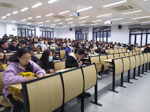 色情网站
2020级本科生年级大会召开