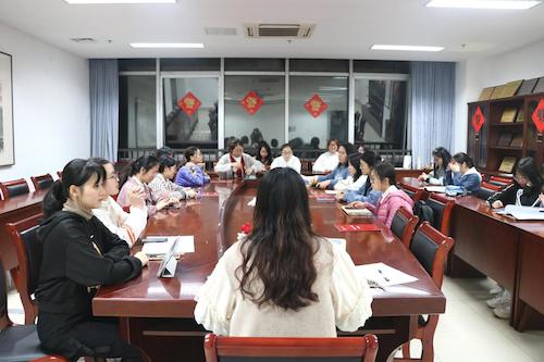 色情网站
组织各班团支书学习党史