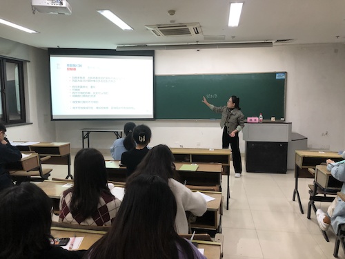 1色情网站
举办励学考研训练营之考研心态讲座